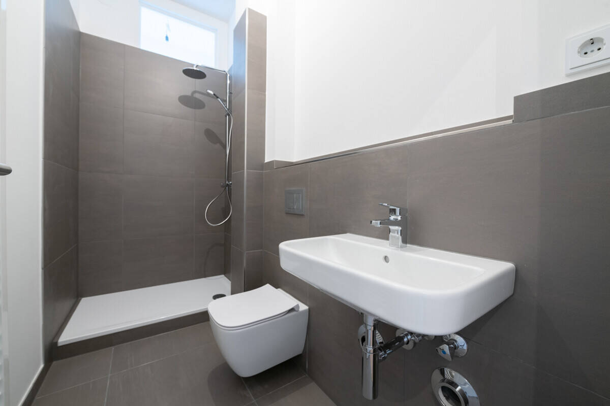 Bezugsfertig: Stilvolle 2-Zimmer-Wohnung mit Balkon I Aufzug I saniert und ruhig – Berlin – Vorschaubild 8