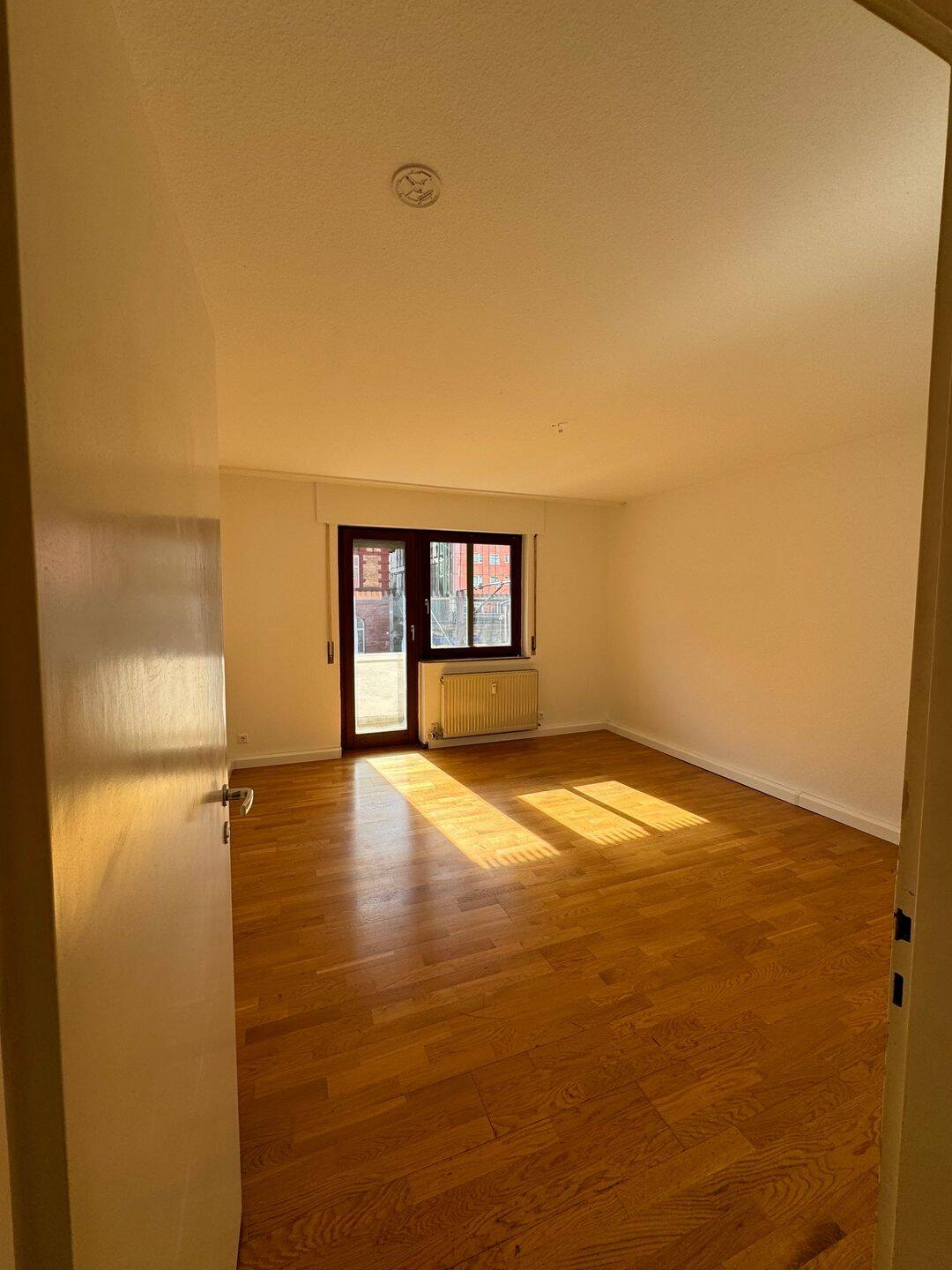 Helle 3-Zimmer-Wohnung mit 2 Balkonen & Einbauküche in zentraler Lage Stuttgart