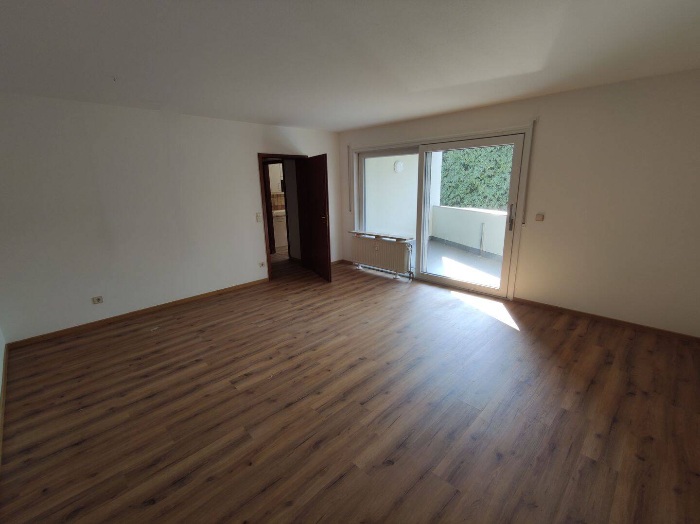 Lichtdurchflutete 2 Zimmer Wohnung in Zabo - Balkone, EBK, Gäste-WC, renov. – Nürnberg – Bild 1 von 9