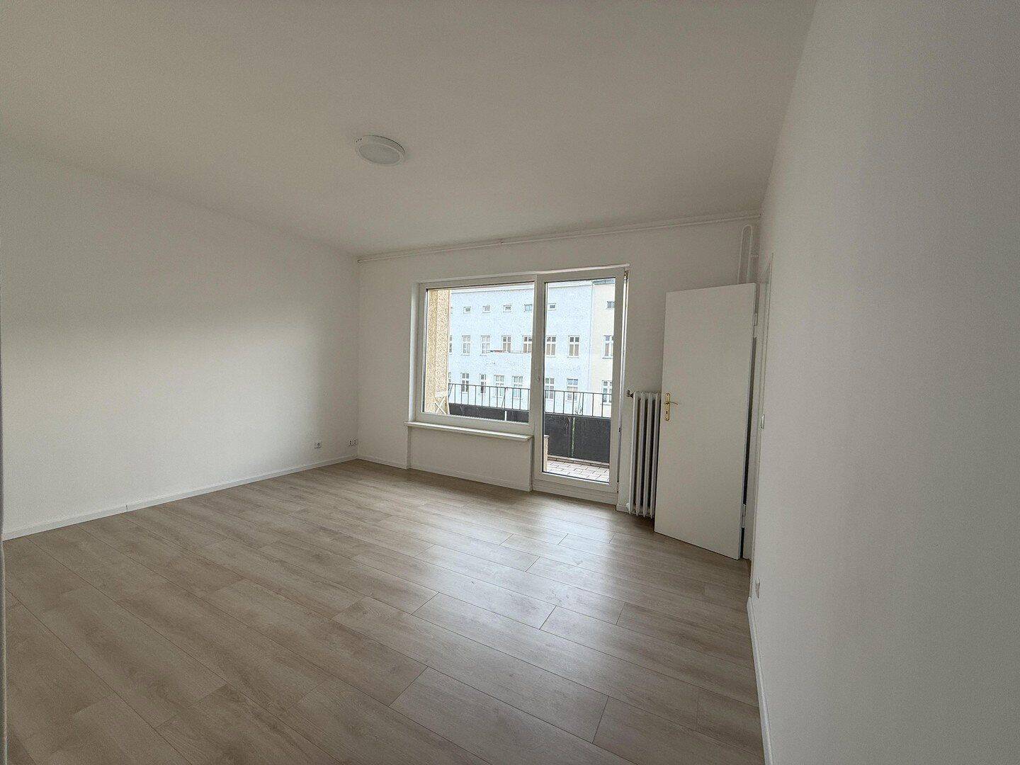 Stilvolle, möblierte 1-Zimmer-Wohnung mit Balkon & Fahrstuhl (Mietdauer max. 2 Jahre)