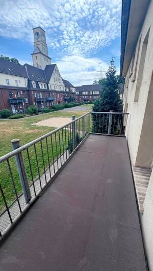 Frei ab 01.07. ! Teil- Renovierte.2,5-Raum- WE im 1.OG mit Balkon ! ** PROVISIONSFREI ! ** – Am Himgesberg 3, 47259 Duisburg-Süd – Vorschaubild 8
