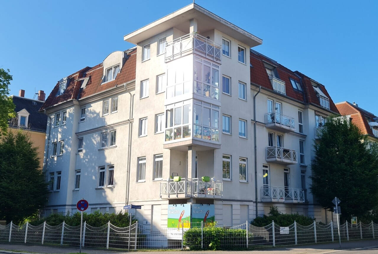 Helle 2 Zimmerwohnung mit Parkettboden, Fußbodenheizung und Balkon