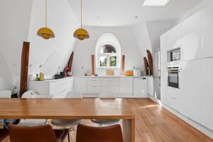 Elegante Endetagenwohnung in prachtvoller Altbauvilla, idyllische Bestlage: in nur 400m zur Alster – 22085 Hamburg – Vorschaubild 3