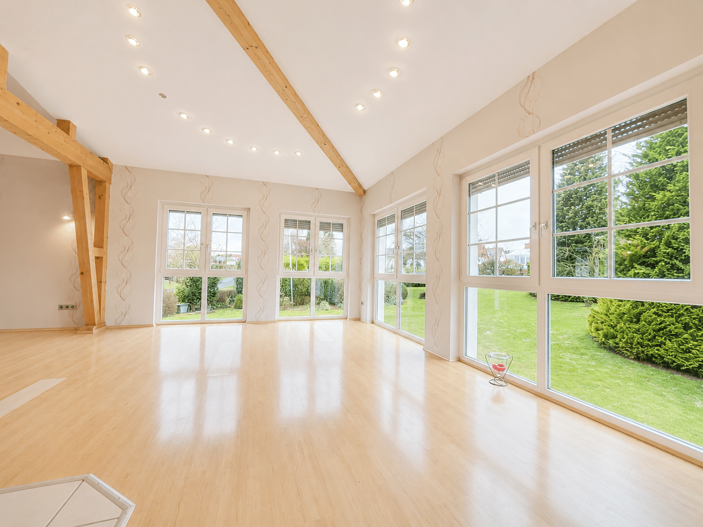 Traumhaftes Einfamilienhaus mit weitläufigem Garten und Scheune in Jühnde bei Göttingen. – Jühnde – Bild 1 von 8