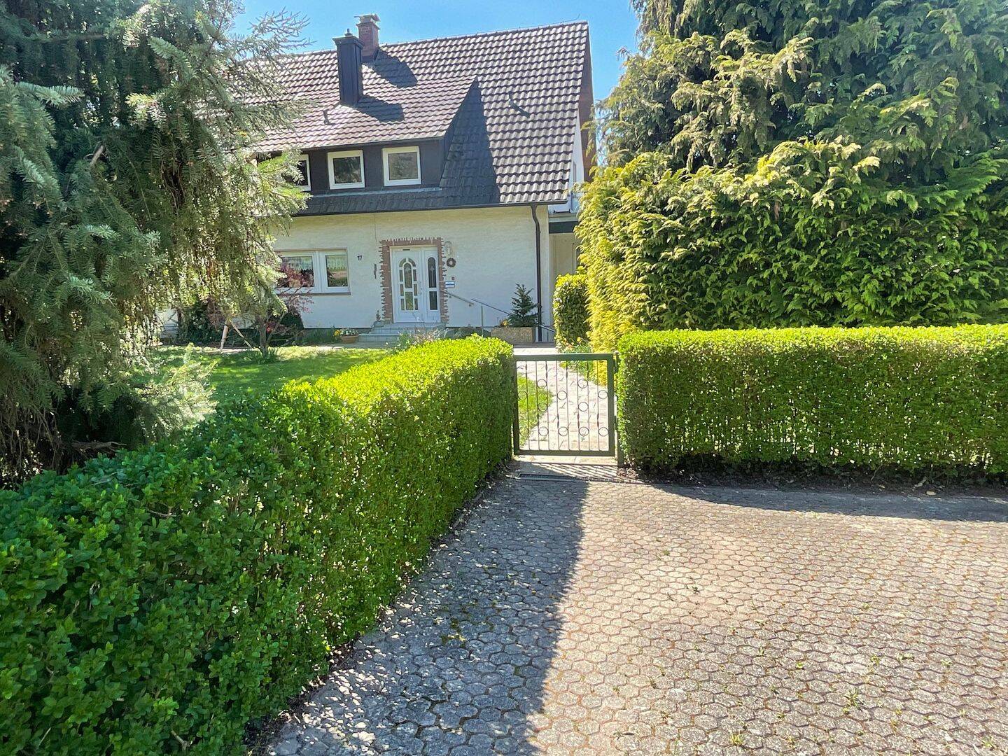 Großzügiges Familienhaus auf 891 m² Grundstück – provisionsfrei in Schliengen