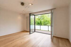Moderne 3-Zimmerwohnung mit Südwestbalkon und Blick in den begrünten Garten – 22529 Hamburg – Vorschaubild 2
