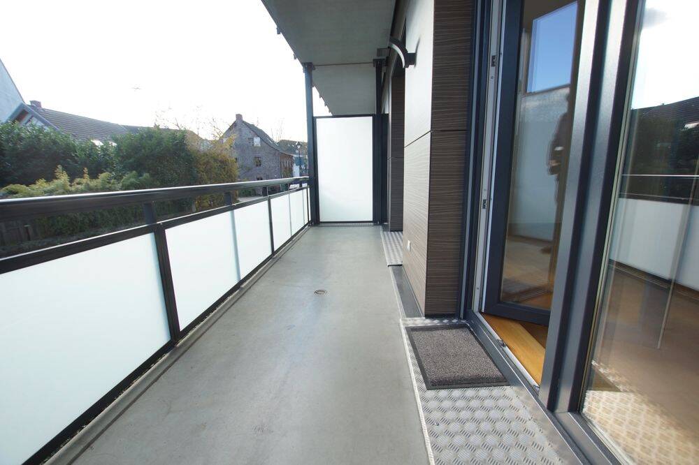 Moderne und großzügige 5 Zimmer-Wohnung über zwei Etagen mit separatem Eingang und Einbauküche – Düsseldorf – Vorschaubild 6