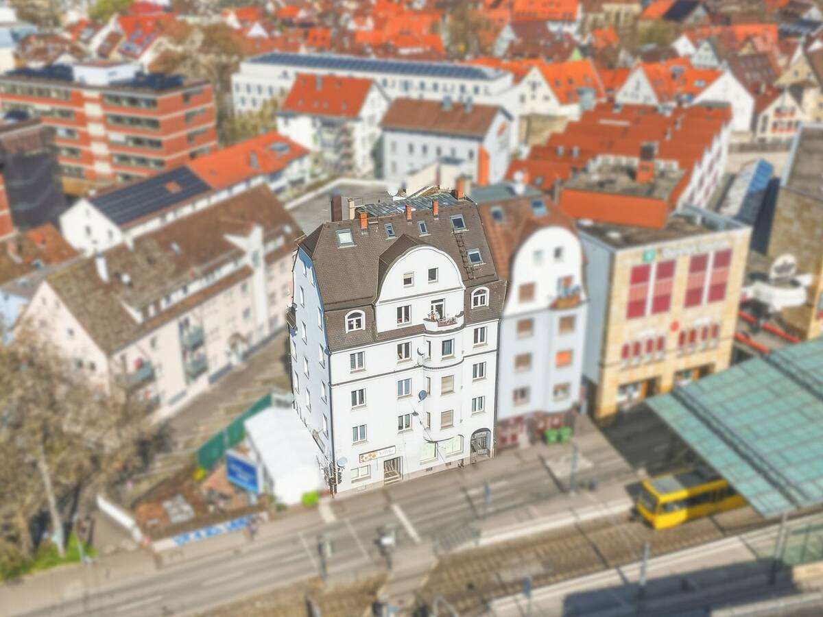8-Zimmer-Wohnung mit Dachterrasse - Ideale WG-Kapitalanlage in zentraler Lage von Bad Cannstatt – 70372 Stuttgart – Bild 1 von 9