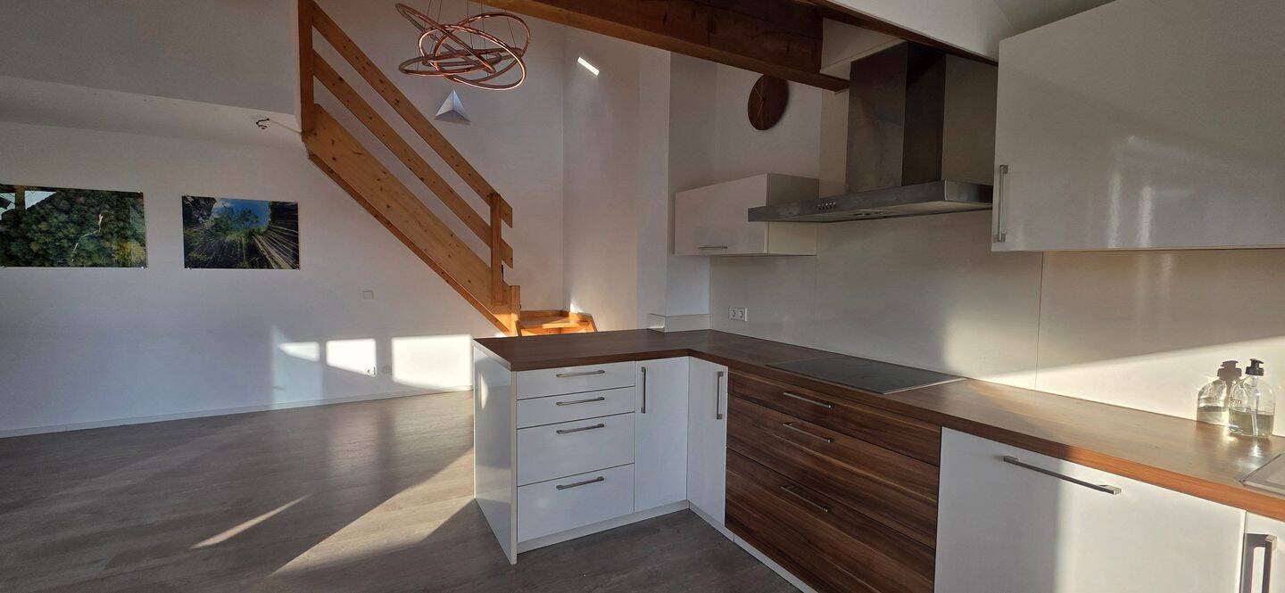 Lichtdurchflutete 3-Zimmer-Maisonette mit Loggia und Stellplatz