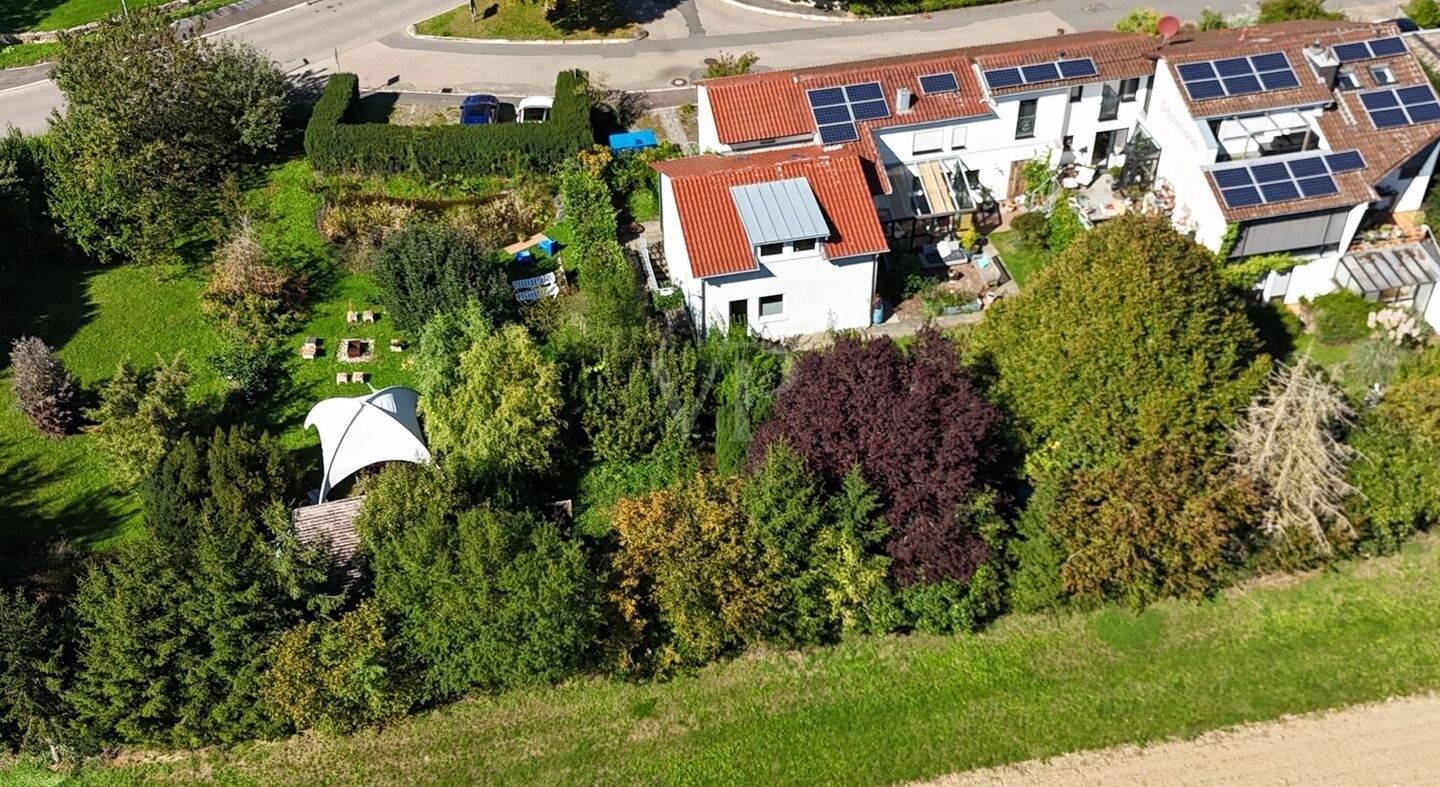 Vielseitige Immobilie mit großem Grundstück, ideal für Wohnen, Gästevermietung oder Mehrgenerationen – Bad Mergentheim – Bild 1 von 9