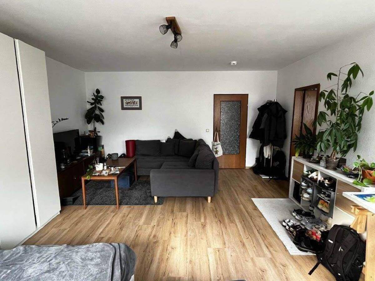 Trier-Innenstadt-Fußgängerzone, Zentral gelegene, 1,5 ZKB Wohnung im 1. Obergeschoss ab 1. August 2026 zu vermieten ! – 54290 Trier – Bild 1 von 9