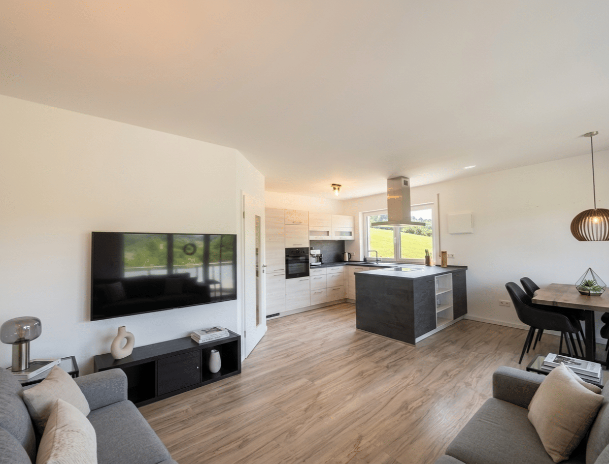 Eigentumswohnung aus dem Jahr 2020: 79 m² mit unverbaubarem Donaublick! – 93049 Regensburg – Bild 1 von 8