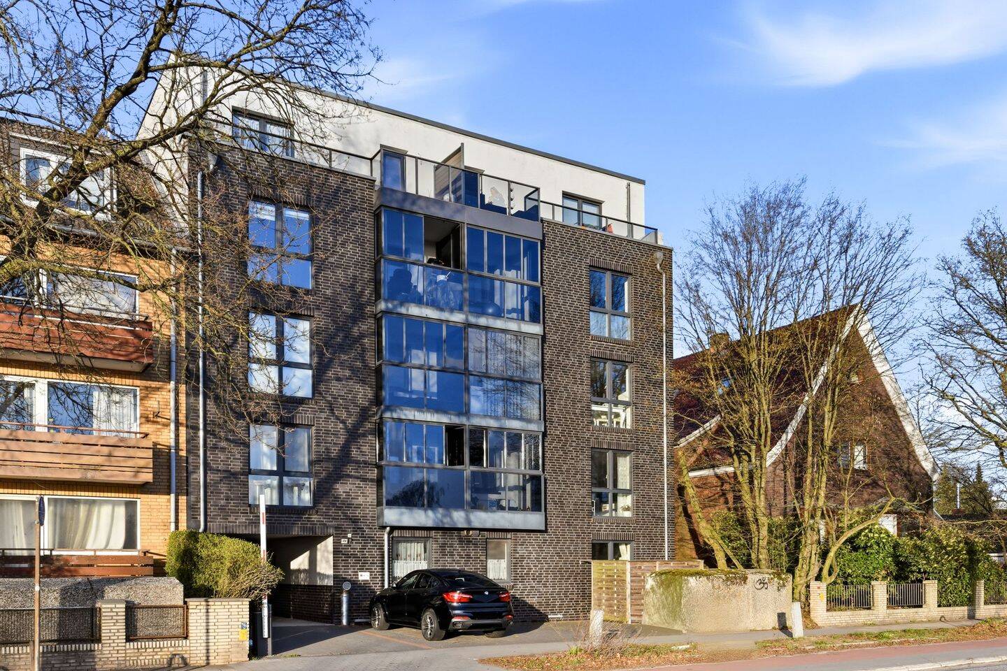 Vermietete, großzügige 4-Zimmer-Wohnung mit Balkon und Loggia