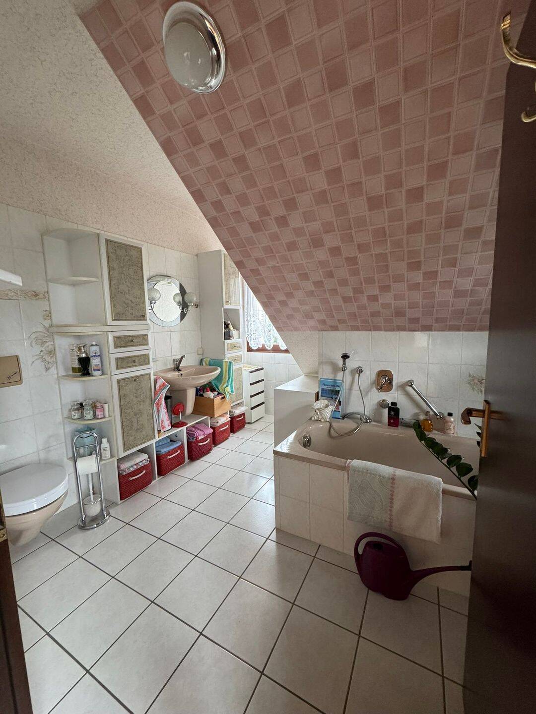 großes Einfamilienhaus mit Garten, Einliegerwohnung, Infrarotkabine, Kamin, Terrasse und Balkons – Heinsdorfergrund – Vorschaubild 9