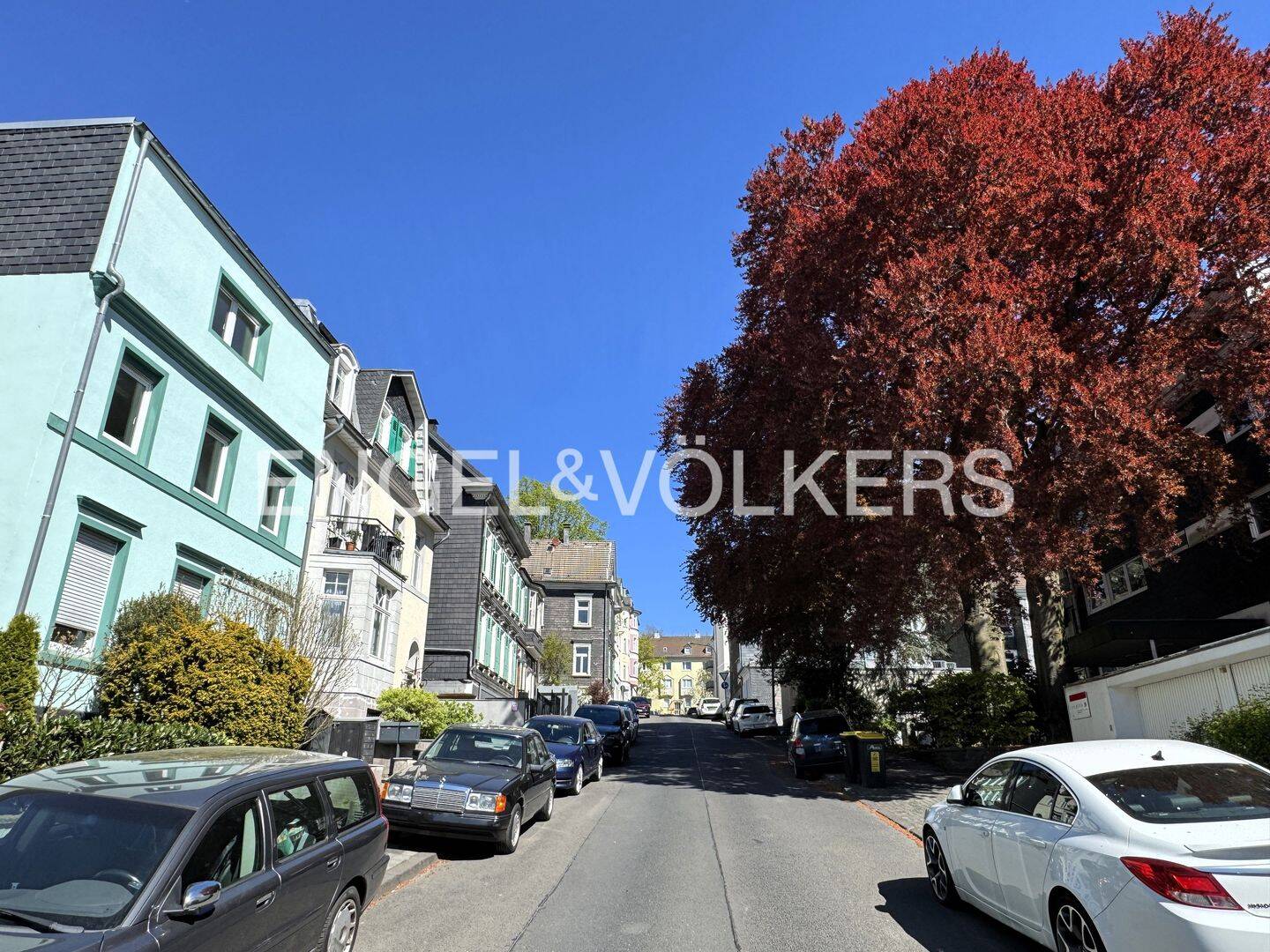 Erstbezug nach Kernsanierung - Stilvolle Maisonettewohnung mit Dachterrasse und Panoramablick