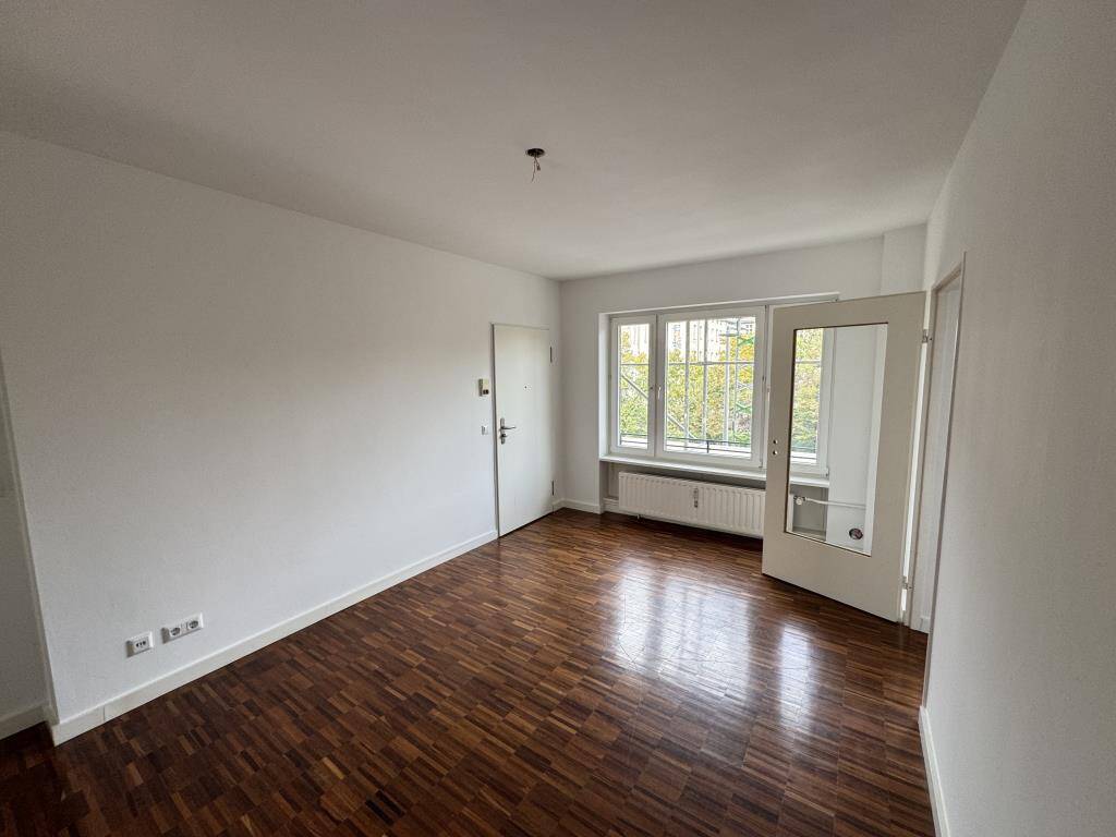 Zuhause mit Charakter: außergewöhnlicher Grundriss, warme Atmosphäre & Balkon zum grünen Innenhof – Berlin – Vorschaubild 2