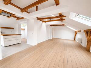 Kernsanierte Altbau-Perle in Nienstedten/Flottbek. Dachgeschosswohnung mit Stellplatz – 22609 Hamburg – Vorschaubild 3