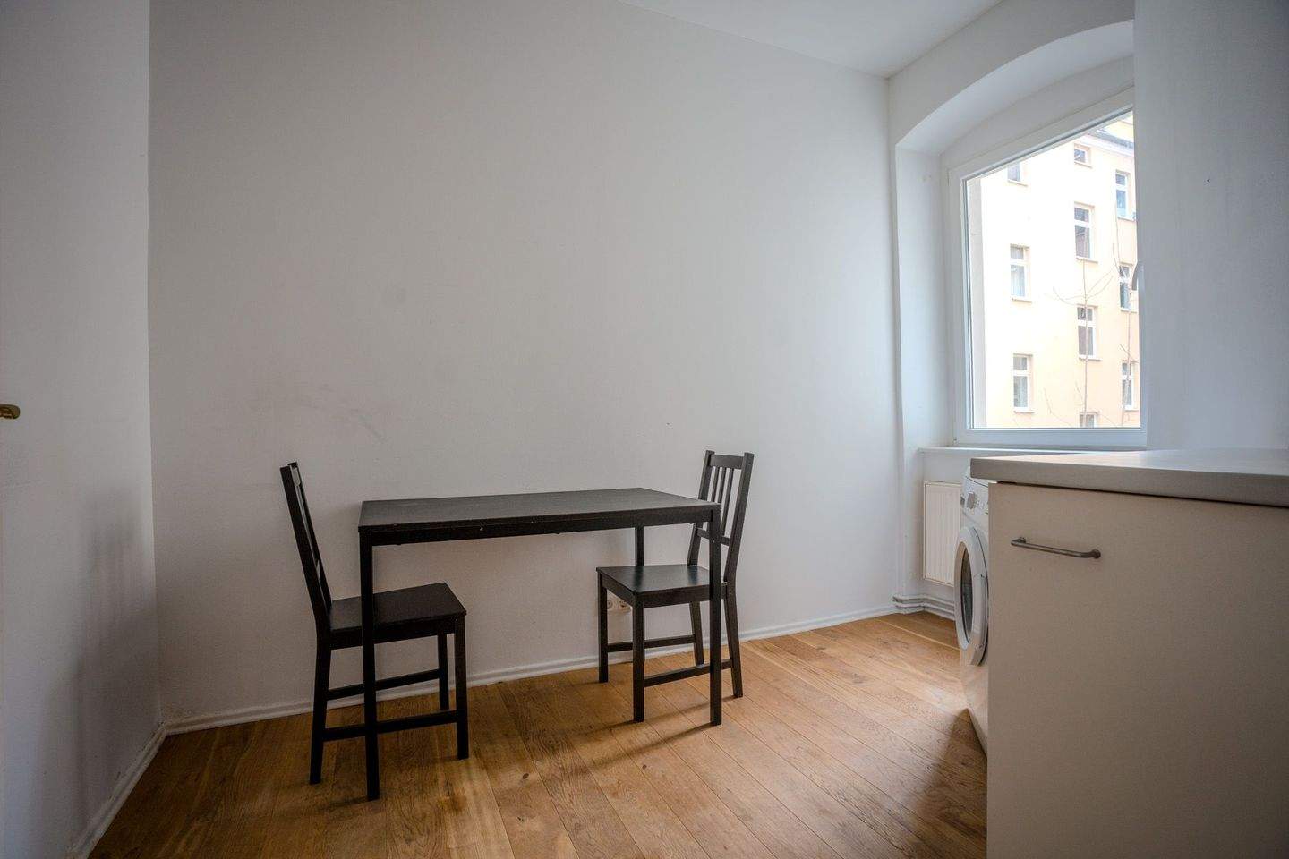 Großzügige, renovierte Altbauwohnung mit großem Balkon im begehrten Samariterkiez. – Berlin – Vorschaubild 9