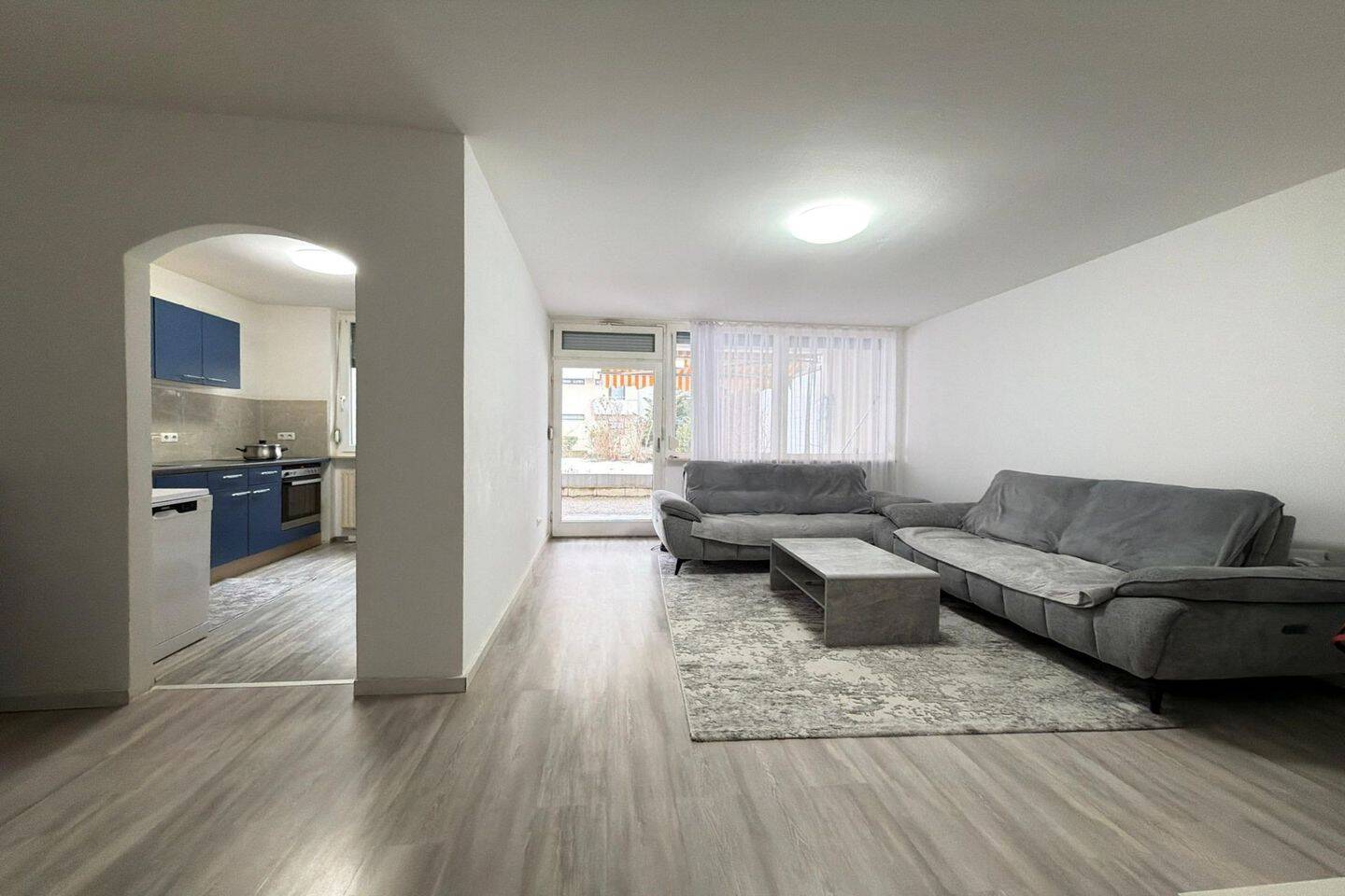Zentrale, vermietete 3 Zi. Wohnung mit TG & Außenstellplatz sowie Terrasse im Herzen von Augsburg – Augsburg – Bild 1 von 9