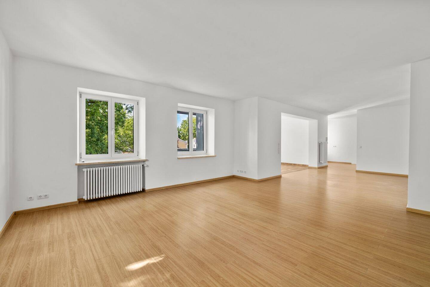 Großzügige 5,5-Zimmer-Wohnung mit Balkon und zwei Stellplätzen in beliebter Innenstadt-Lage – Augsburg – Vorschaubild 2