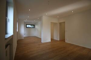 Helle 5-Zi-Whg. mit Balkon und 2 Terrassen in ruhiger Lage