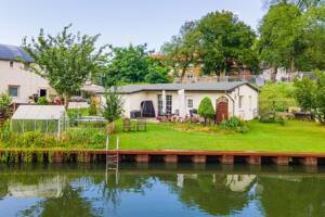 Am Wasser! Teil-sanierter Bungalow mit privatem Bootsanleger am Kanal, Einbauküche uvm in Rüdersdorf