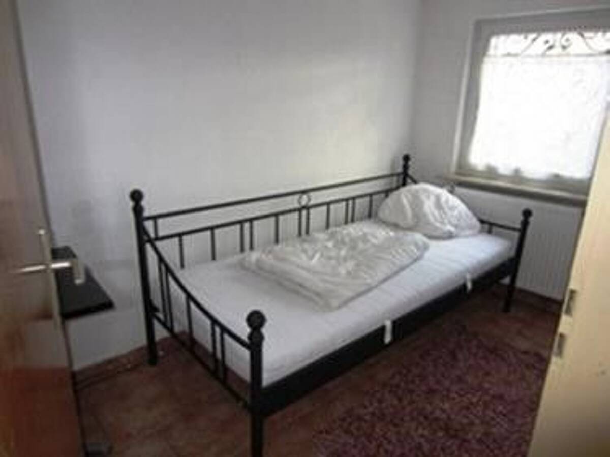 MÖBLIERTE ZIMMER in 3-Zi.Whg. in S-Bad Cannstatt, Mercedes Benz-Nähe - 3317 – 70376 Stuttgart – Bild 1 von 1