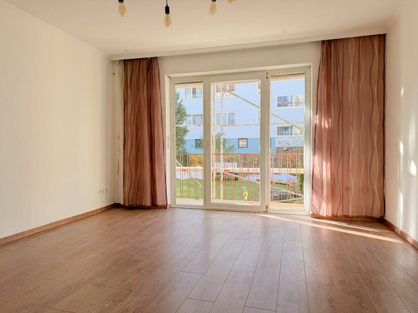 Bezugsfreie Wohnung mit großem Potenzial - ideal für Familien oder Kapitalanleger – München – Bild 1 von 8