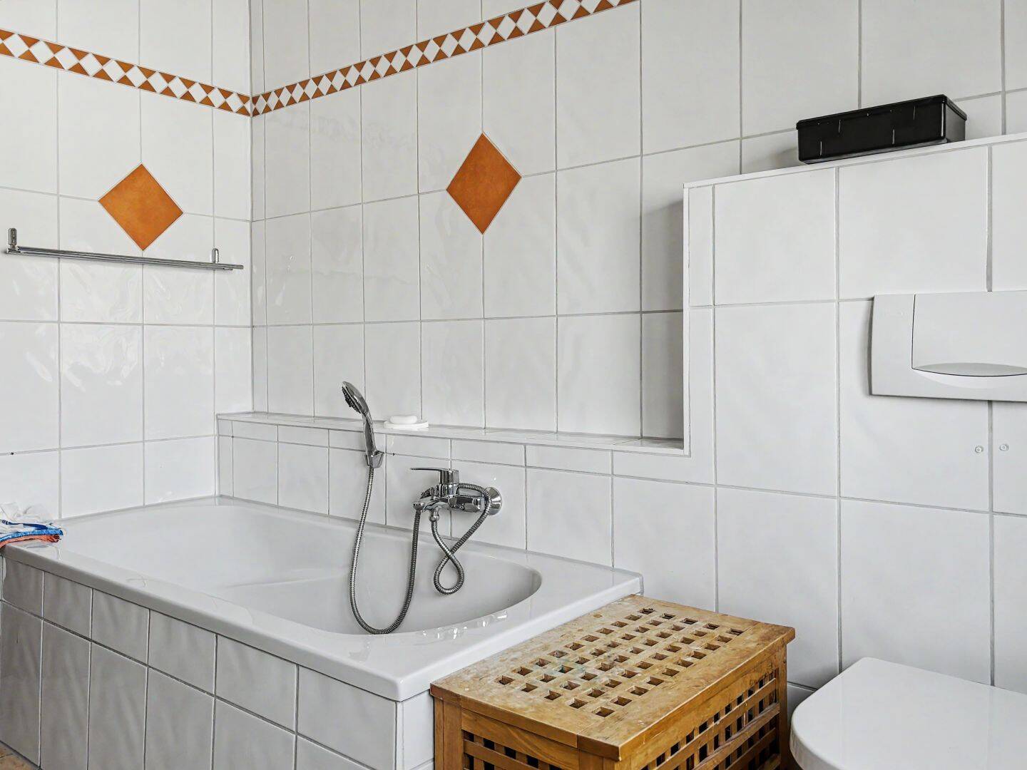 Schöne Erdgeschosswohnung mit Garten, Wohnkeller und Garage - sofort bezugsfrei in Nürnberg-Werderau – Nürnberg – Vorschaubild 9