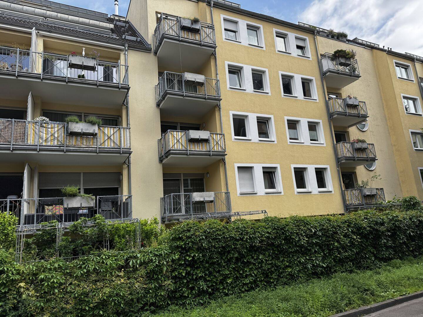 Helle und moderne Maisonette Wohnung mit 2 Balkonen und Stellplatz - nähe Nippesser Tälchen