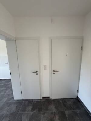 Kernsanierte 2,5-Zimmer-Single-Wohnung mit Balkon (1. OG), in Oberhausen Sterkrade – 46145 Oberhausen – Vorschaubild 2