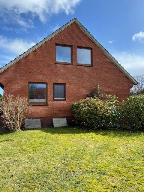 Viel Platz, viel Potenzial – Einfamilienhaus mit großem Grundstück – Schiffdorf – Bild 1 von 9
