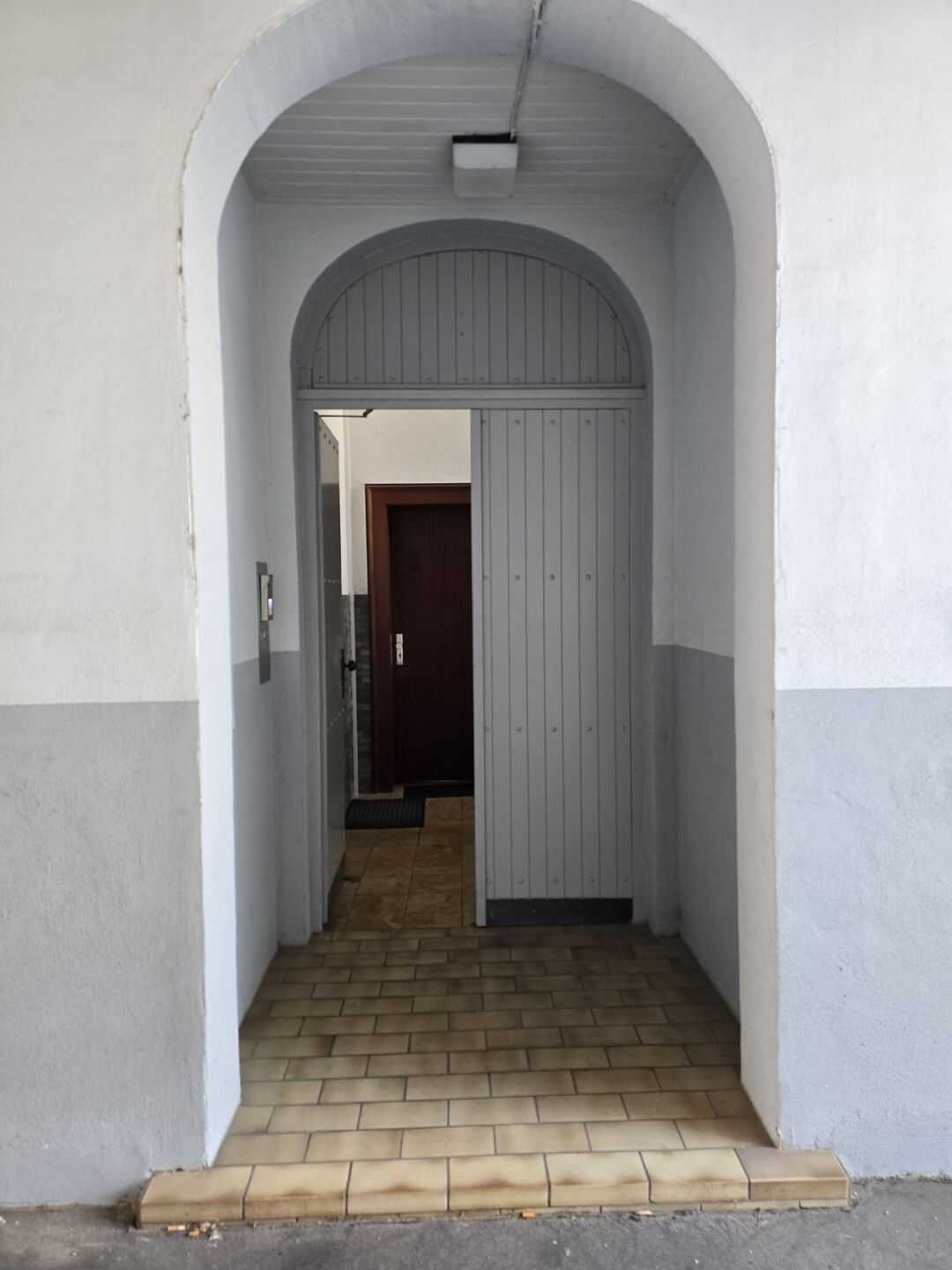 Nähe Dom/Hauptmarkt * Renovierte Balkonwohnung, 2 Z, EBK, Bad, mod. 75 m² * Stellpl. optional – Trier – Vorschaubild 3