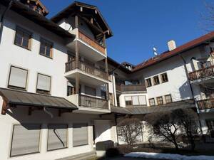 I. I. TEAM: Sofort einziehen, helle, großzügige 2-Zimmer-Wohnung mit 2 Balkonen im 2. Obergeschoss mit Aufzug! – 83088 Kiefersfelden – Vorschaubild 4