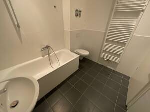 Geräumige 3 Zimmer-Wohnung mit 2 Balkonen und Wannenbad – 23554 Lübeck – Vorschaubild 7