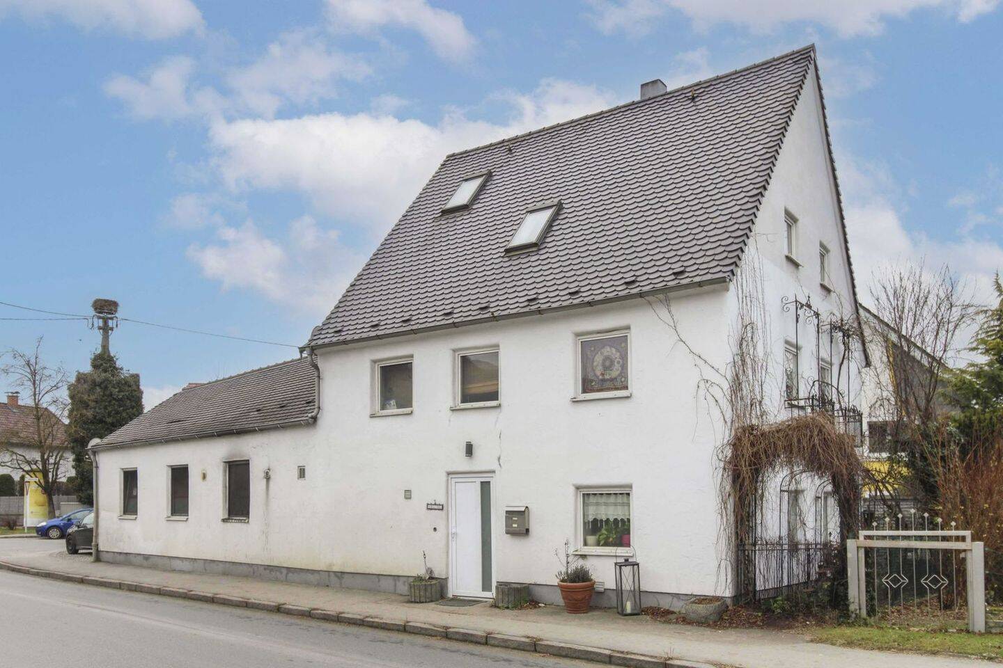 Gemütliches Wohnen: EFH mit Garten , inkl. Gewerbeeinheit – Hiltenfingen – Bild 1 von 9