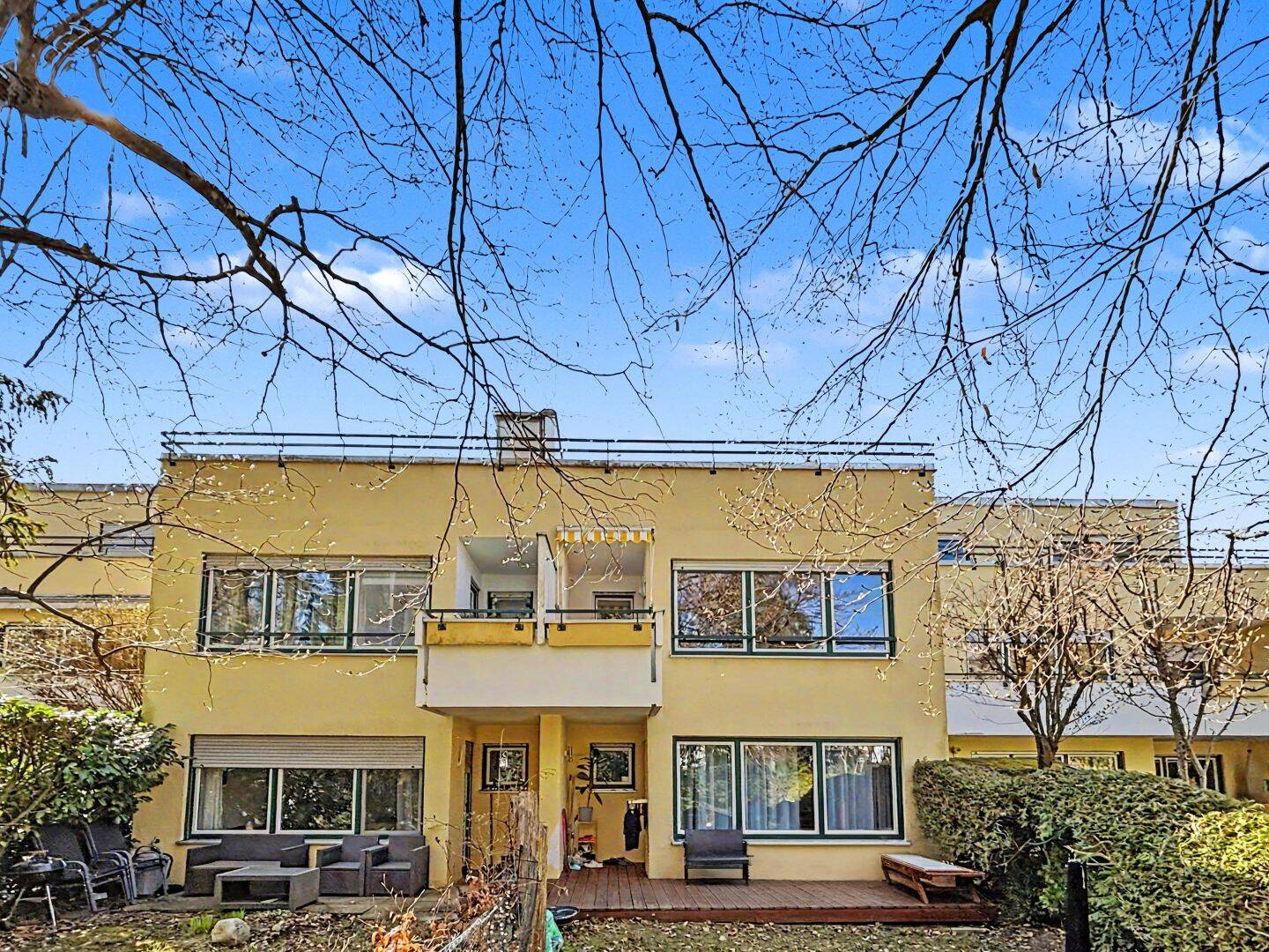 Charmante 1,5-Zimmer-Wohnung mit ruhiger Loggia ins Grüne in Solln