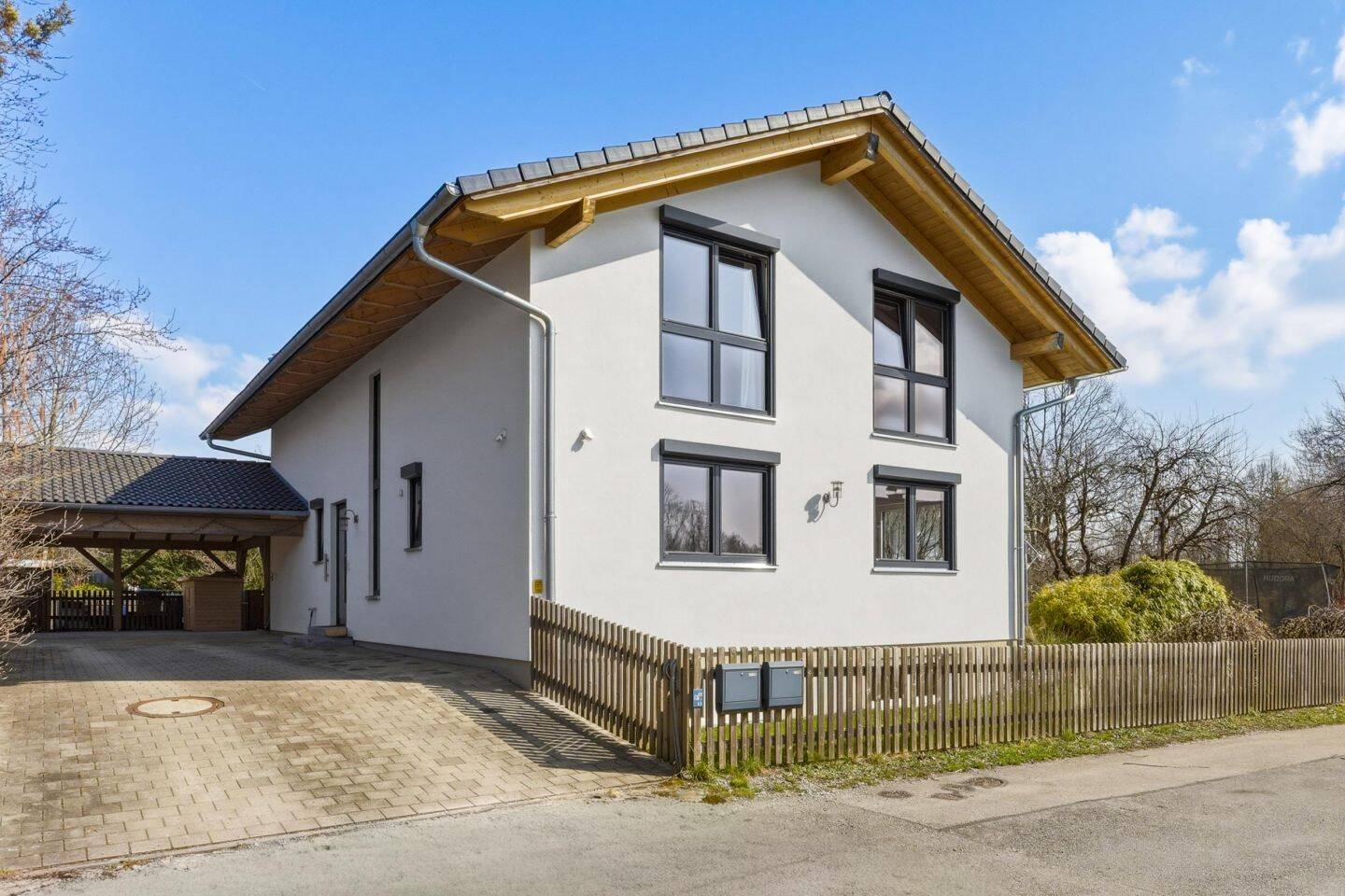 Modernes Familienhaus mit Einliegerwohnung in ruhiger Lage von Bad Aibling – Bad Aibling – Bild 1 von 9