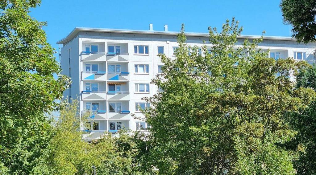 3-Raum-Wohnung mit Einbauküche und Balkon – Chemnitz – Vorschaubild 5