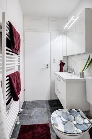 Möbliert: Toll geschnittene Wohnung mit schönem Bad – 81539 München – Vorschaubild 8