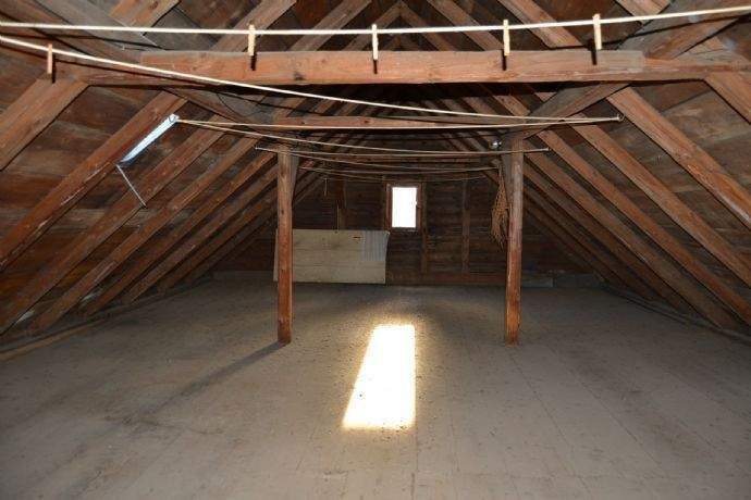 Einfamilienhaus mit Nebenräumen, großer Scheune, Nebengebäude und einer Gartenlandschaft mit vielen Möglichkeiten - Reitzengeschwenda – Drognitz – Vorschaubild 7