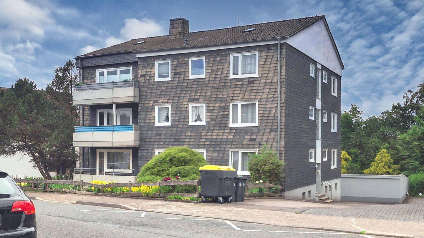 Attraktive Kapitalanlage: Gepflegtes Mehrfamilienhaus mit 10 Wohneinheiten und 10 Garagen