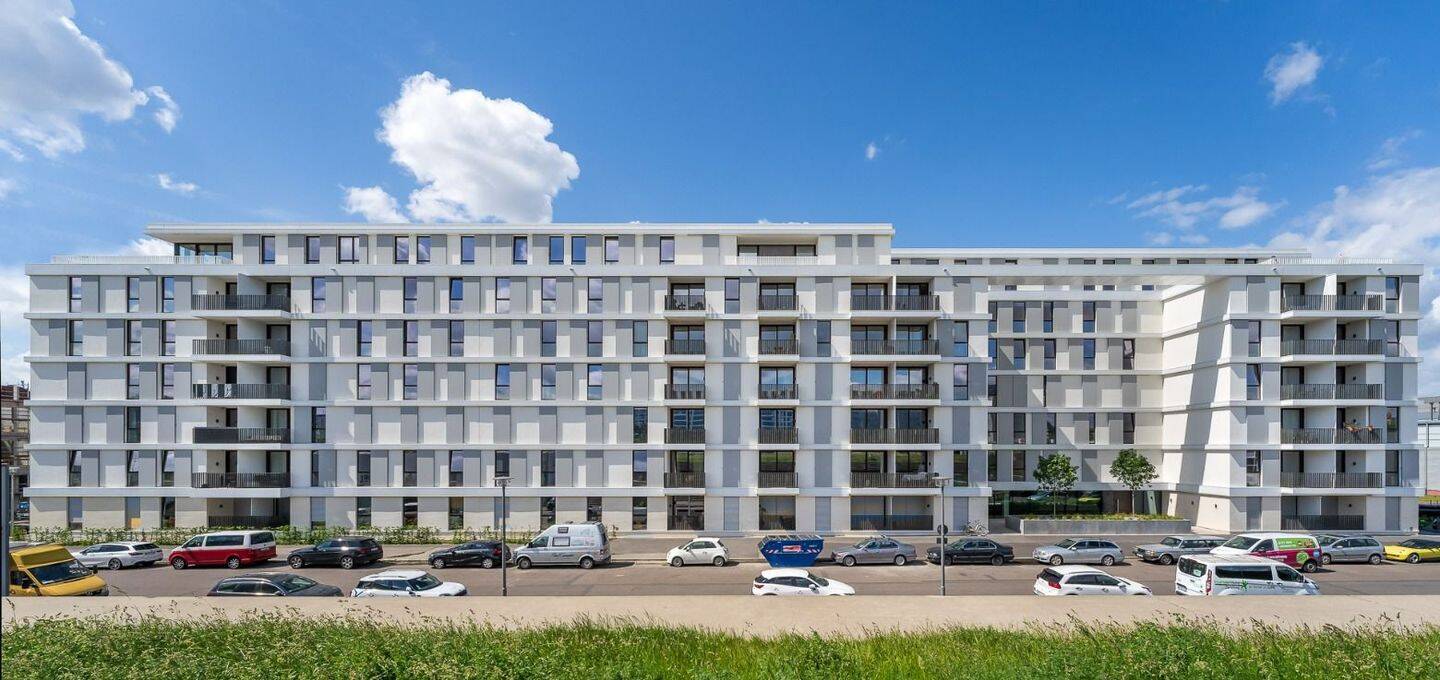 Wunderschöne * Staffelgeschosswohnung * Terrasse * Teileinbauküche * TG Stellplatz