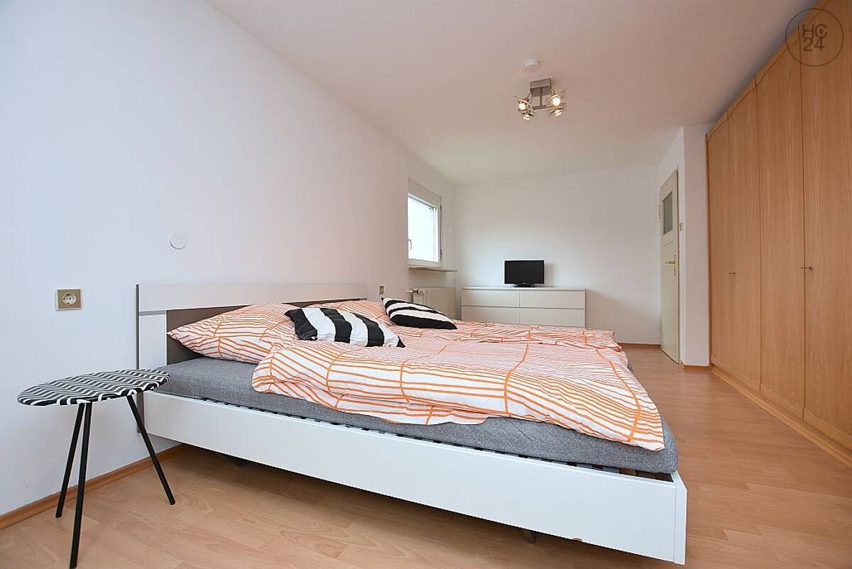 Voll möblierte Doppelhaushälfte mit Garten und Internet in Stuttgart Weilimdorf – 70499 Stuttgart – Bild 1 von 9
