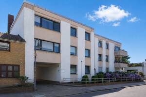 PURNHAGEN-IMMOBILIEN - Charmante 3-Zimmer-Wohnung im Hochparterre mit Balkon in Bremen-Hastedt
