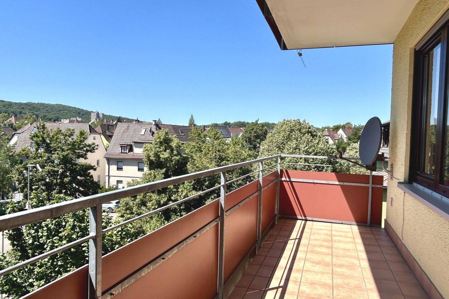 Hell + frei für Sportliche!! 2-Zi.-Wohnung mit Balkon, 1. OG, TL-Bad, kleiner Doppelparker – Stuttgart – Vorschaubild 4