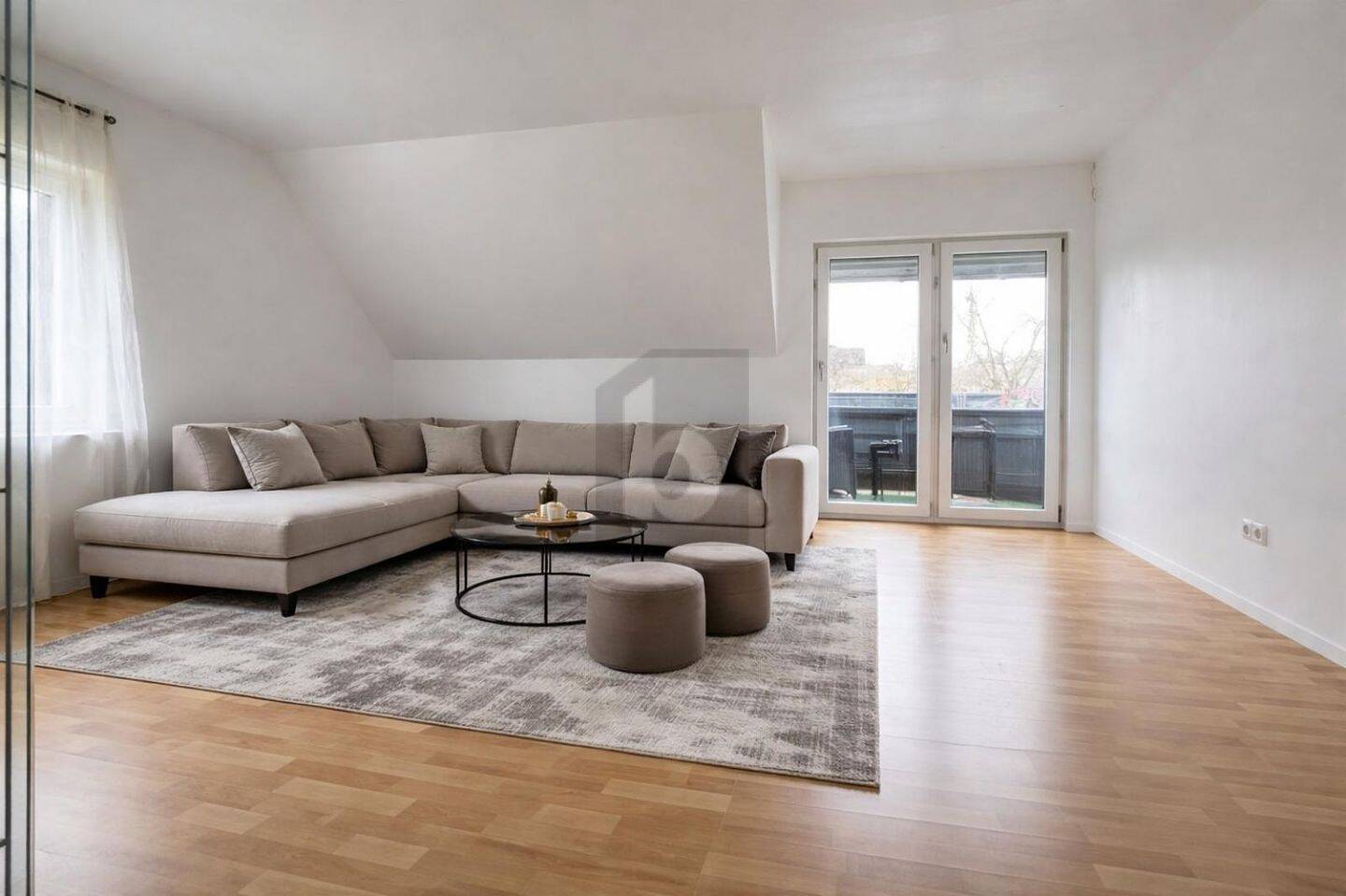 ATTRAKTIVE KAPITALANLAGE MIT GROßER TERASSE – Bremen – Bild 1 von 5