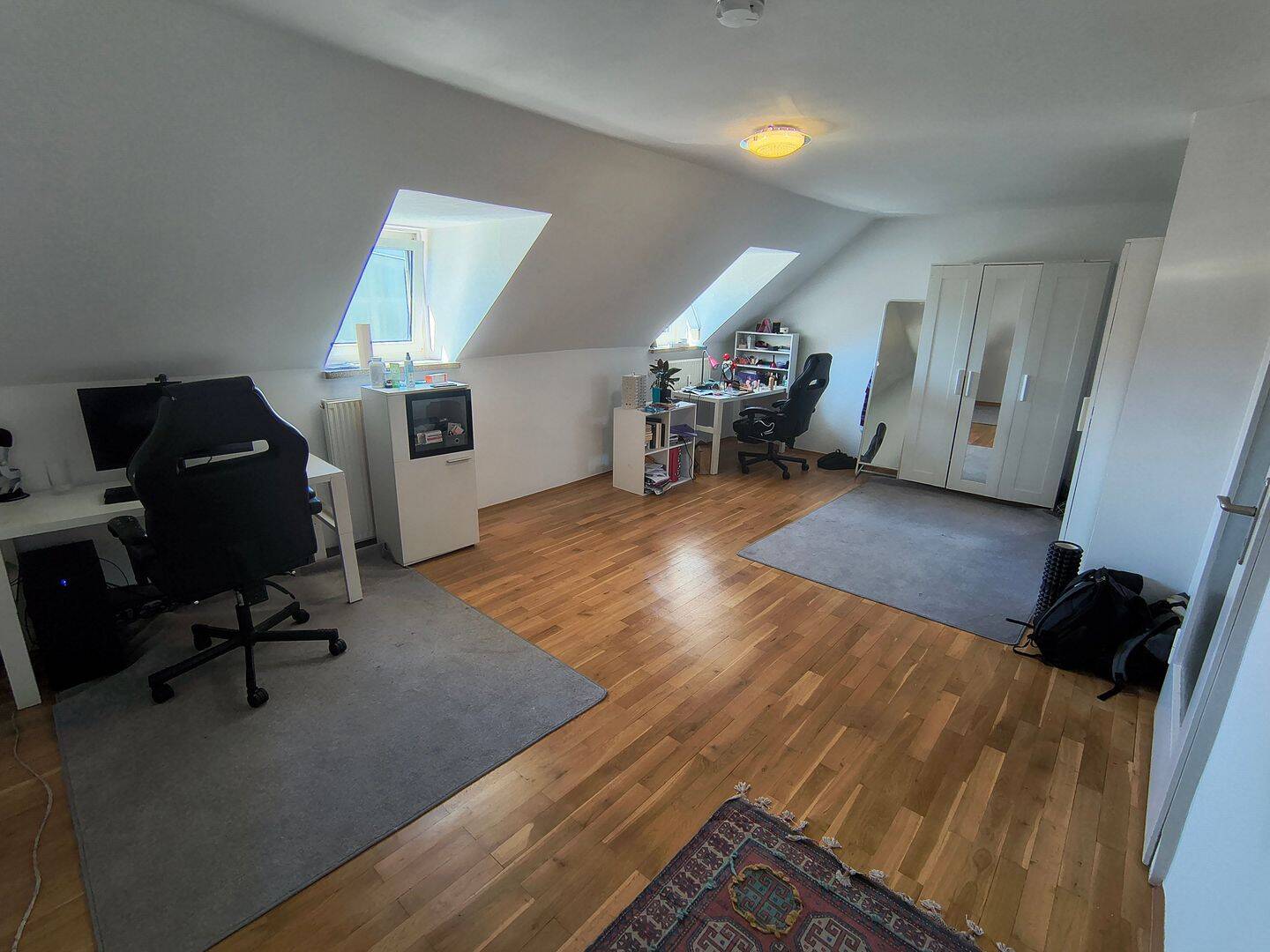 Beschreibung lesen bitte. Gemütliche DG-Wohnung zur Zwischenmiete (5 Monate Ende August bis Januar)