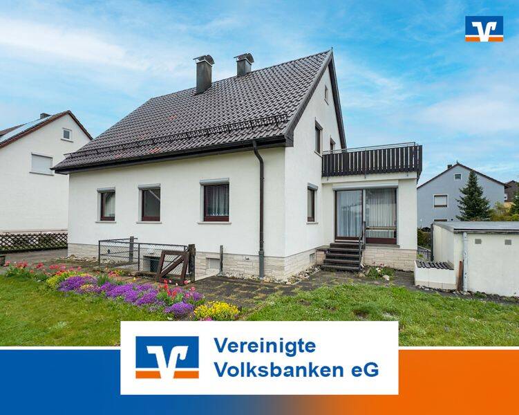 Großes Einfamilienhaus mit schönem Garten und 2 Garagen