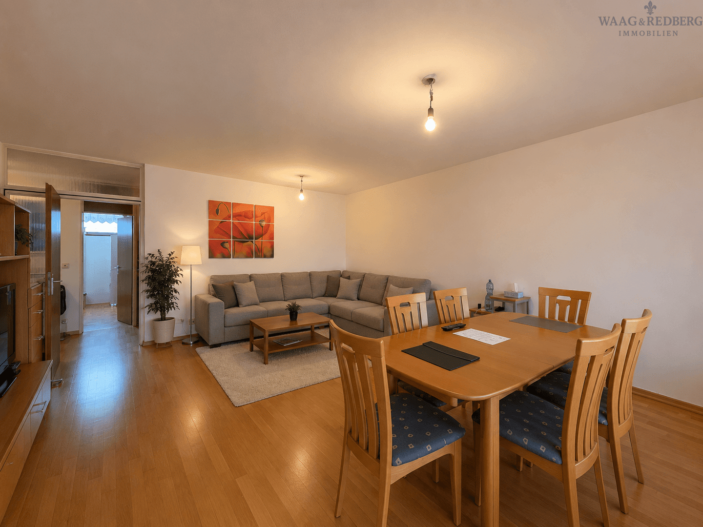 Top gepflegte 2-Zimmer-Wohnung mit Balkon und Tiefgarage